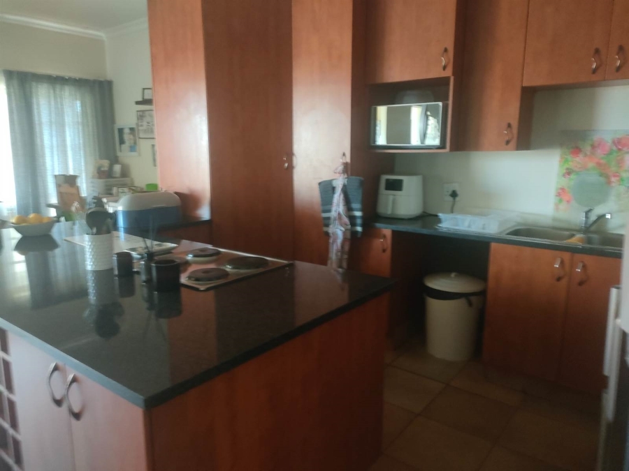 To Let 3 Bedroom Property for Rent in Meerhof North West